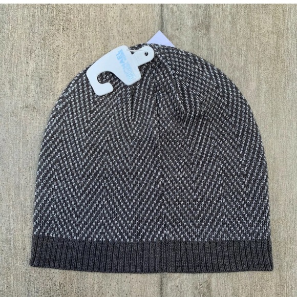 NWT MICHAEL KORS Grey Silver Thread Beanie Hat - Picture 3 of 3